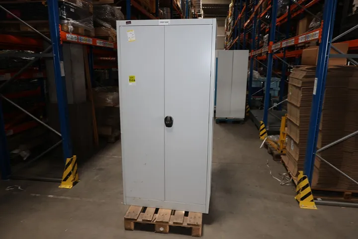 1 x Metallschrank Maße: 95 x 42 x 195 cm